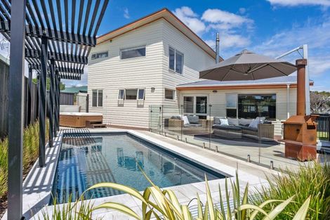 Photo of property in 1 Frances Street, Waikanae Beach, Waikanae, 5036