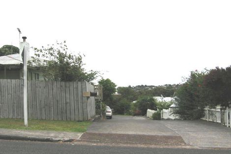 Photo of property in 2/8 Tonkin Drive, Sunnynook, Auckland, 0620