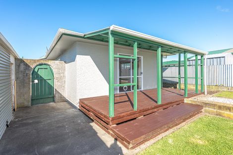 Photo of property in 2 Kotuku Street, Castlecliff, Whanganui, 4501