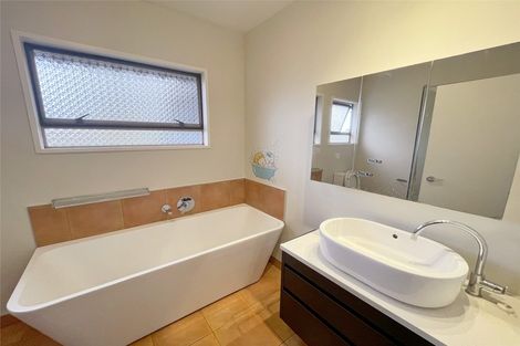 Photo of property in 19 Mcinnes Place, Queenwood, Hamilton, 3210