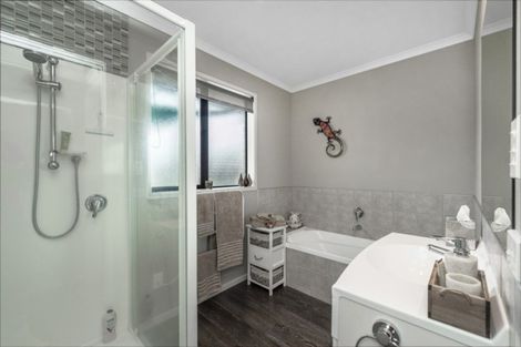 Photo of property in 19 Wiltshire Drive, Huntington, Hamilton, 3210