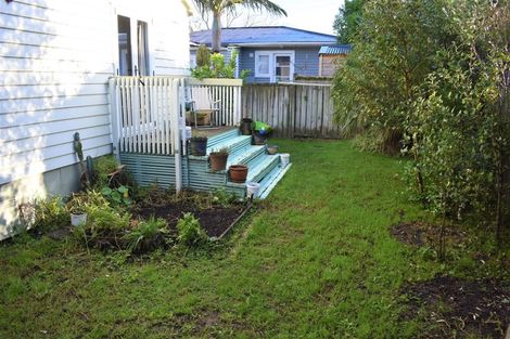 Photo of property in 2/33 Egremont Street, Belmont, Auckland, 0622