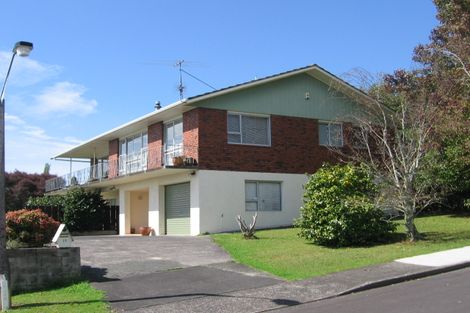 Photo of property in 12 Pokapu Street, Titirangi, Auckland, 0600