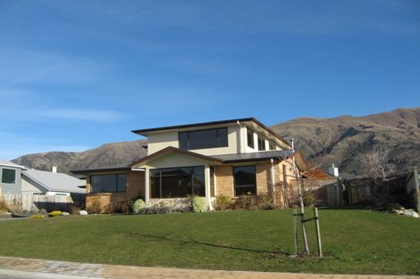 Photo of property in 13 Stonebrook Drive, Wanaka, 9305