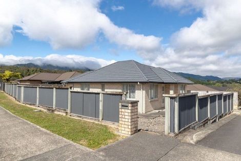 Photo of property in 72 Sunstone Crescent, Timberlea, Upper Hutt, 5018