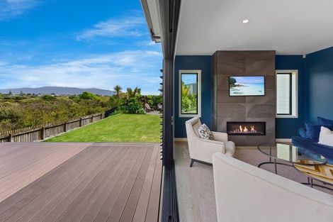 Photo of property in 5 Taranui Way, Paraparaumu Beach, Paraparaumu, 5032