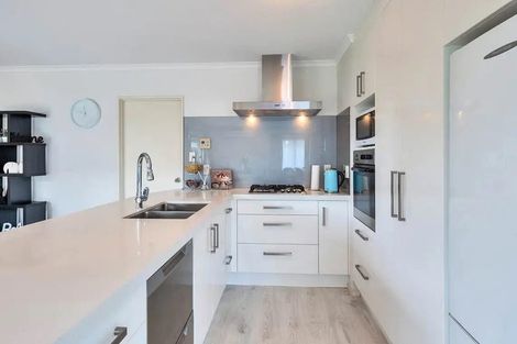 Photo of property in 23 Croftview Road, Wattle Downs, Auckland, 2103