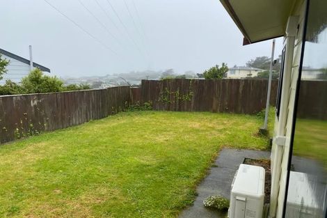 Photo of property in 8 Chetwode Grove, Newlands, Wellington, 6037