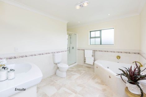 Photo of property in 51 Riverstone Drive, Riverstone Terraces, Upper Hutt, 5018