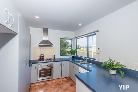 Photo of property in 59 Dress Circle, Newlands, Wellington, 6037