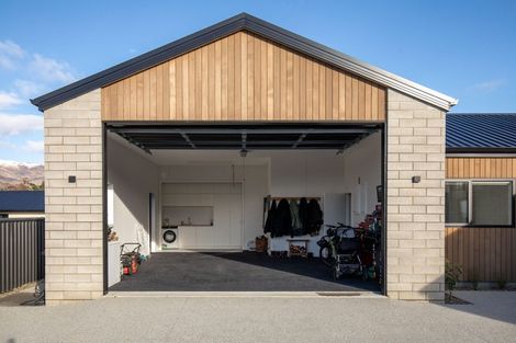 Photo of property in 8 Duohys Lane, Mount Pisa, 9383