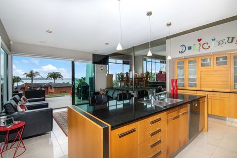 Photo of property in 26 Courtneys, West Harbour, Auckland, 0618