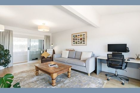 Photo of property in 12 Middlesex Place, Northland, Wellington, 6012