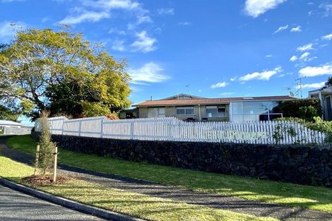 Photo of property in 132 Kingswood Road, Brookfield, Tauranga, 3110
