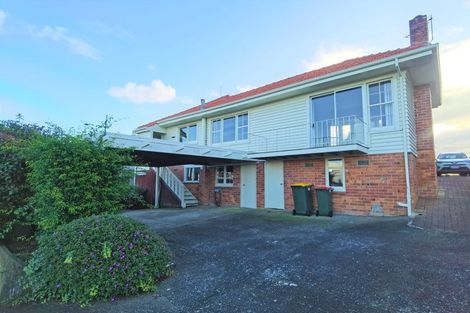 Photo of property in 39 Mellons Bay Road, Mellons Bay, Auckland, 2014