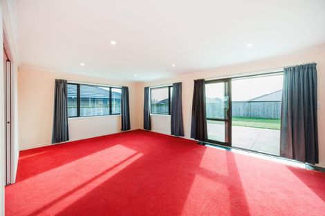 Photo of property in 5 Cyprus Place, Fitzherbert, Palmerston North, 4410