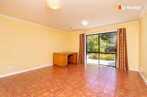 Photo of property in 1 Joshua Place, Helensburgh, Dunedin, 9010