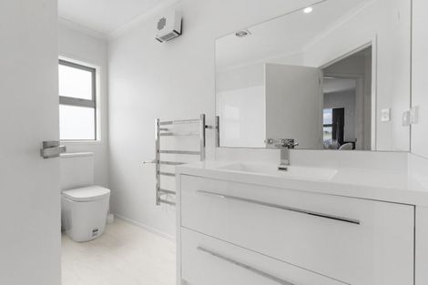 Photo of property in 8 Karauria Lane, Orewa, 0931