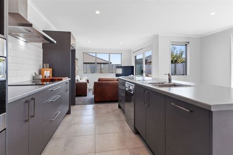 Photo of property in 10 Oka Street, Papamoa Beach, Papamoa, 3118