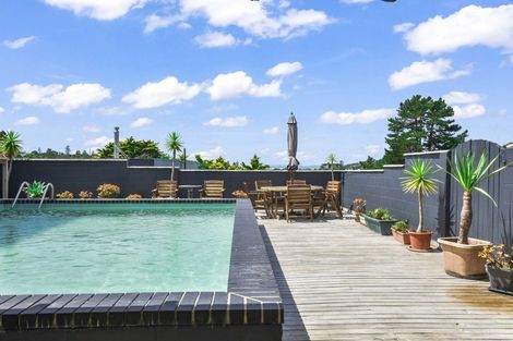 Photo of property in 1/170 Stapleford Crescent, Browns Bay, Auckland, 0630