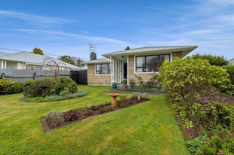 Photo of property in 21 Mills Street, Eltham, 4322