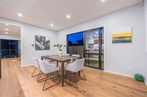 Photo of property in 17 Mcindoe Road, Kumeu, 0810