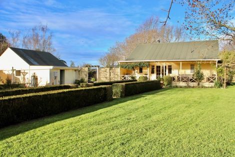 Photo of property in 15 Gleeson Road, Manakau, Levin, 5573