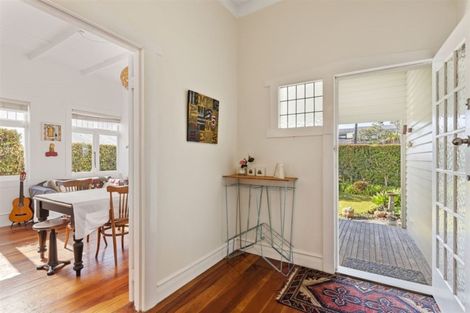 Photo of property in 19 Hemi Street, Narrow Neck, Auckland, 0622