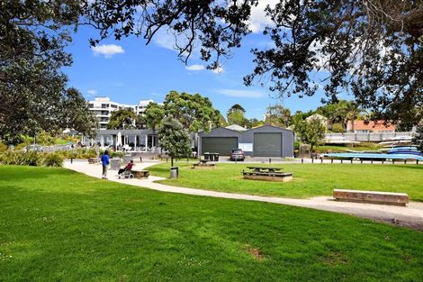 Photo of property in 3/240 Hurstmere Road, Takapuna, Auckland, 0622