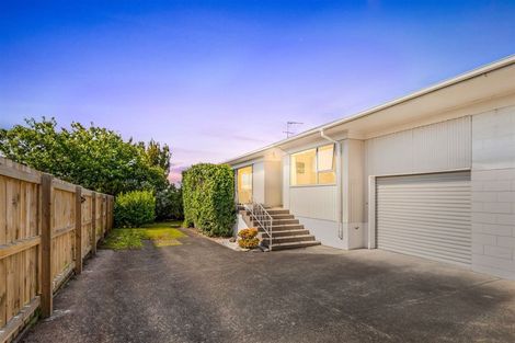 Photo of property in 2/4 Evelyn Place, Hillcrest, Auckland, 0627