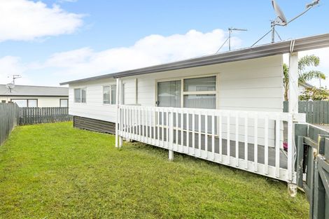 Photo of property in 2/7 Barneys Farm Road, Clendon Park, Auckland, 2103