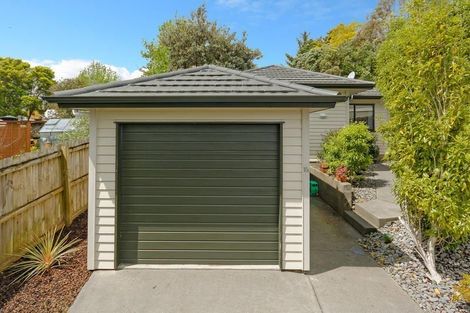 Photo of property in 10a Rena Place, West Harbour, Auckland, 0618