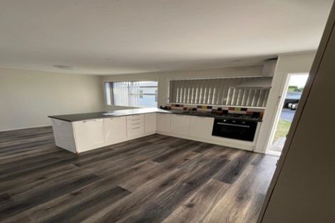 Photo of property in 99 Farquhar Road, Glendene, Auckland, 0602