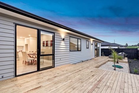 Photo of property in 10 Vinistra Road, Kumeu, 0810