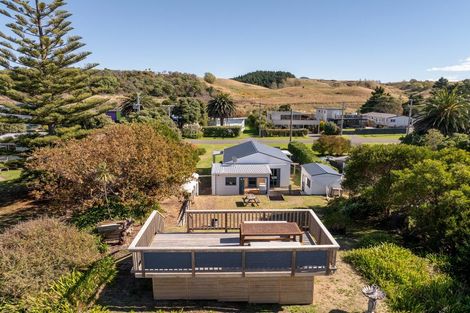 Photo of property in 43 Pinedale Crescent, Riversdale Beach, Masterton, 5872