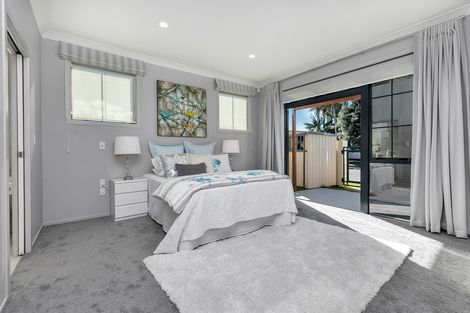 Photo of property in 11k Clearwater Cove, West Harbour, Auckland, 0618