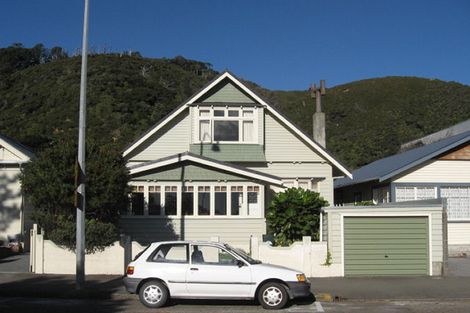Photo of property in 73 Marine Parade, Eastbourne, Lower Hutt, 5013