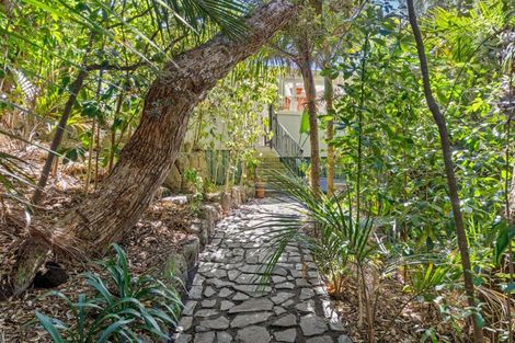 Photo of property in 72 Garden Road, Piha, New Lynn, 0772