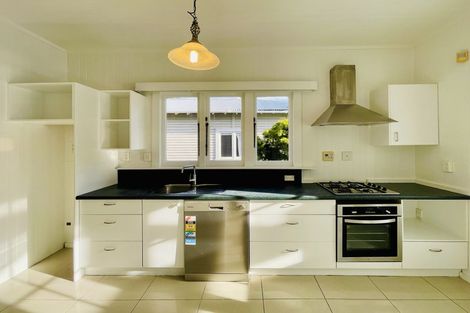 Photo of property in 60 Aroha Avenue, Sandringham, Auckland, 1025