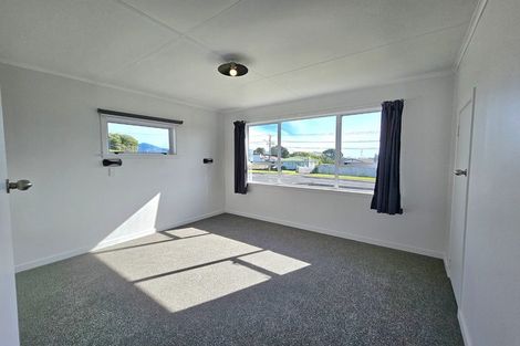 Photo of property in 10 Paritutu Road, Spotswood, New Plymouth, 4310