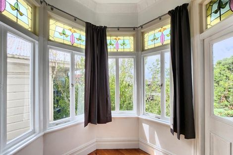 Photo of property in 72 Kelburn Parade, Kelburn, Wellington, 6012