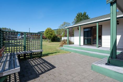 Photo of property in 6 Gibbs Place, Kinloch, Taupo, 3377