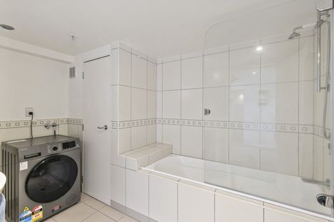 Photo of property in Stadium Garden Flats, 114/107 Thorndon Quay, Pipitea, Wellington, 6011