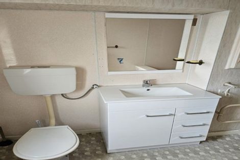 Photo of property in 34 Eastglen Road, Glen Eden, Auckland, 0602