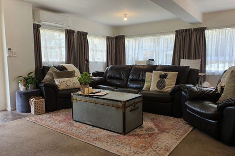 Photo of property in 50 Royal View Road, Te Atatu South, Auckland, 0610