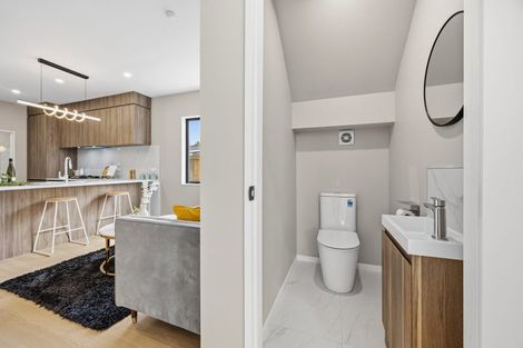 Photo of property in 60c Hutchinsons Road, Bucklands Beach, Auckland, 2014