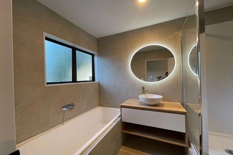 Photo of property in 1/16 Glen Vista Place, Bayview, Auckland, 0629