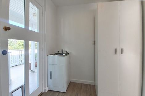 Photo of property in 2 Hawkhurst Road, Lyttelton, 8082