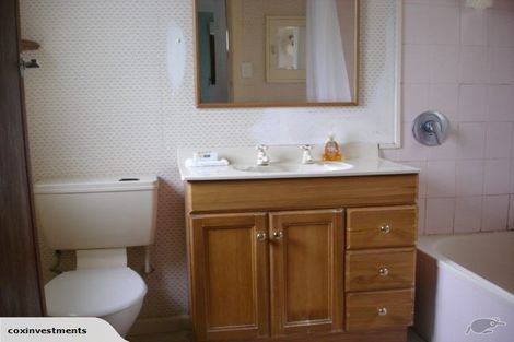 Photo of property in 44 Queens Drive, Lyall Bay, Wellington, 6022