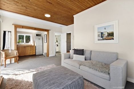 Photo of property in 2 Linwood Way, Island Bay, Wellington, 6023